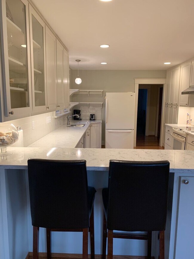 Building Photo - Charming Home in Belmont-Hillsboro Neighborhood, minutes to Vandy and Belmont, Fenced Yard