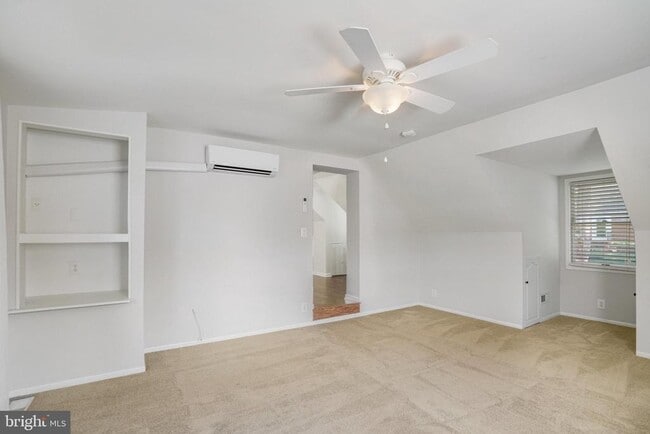 Building Photo - 740 Upland Pl