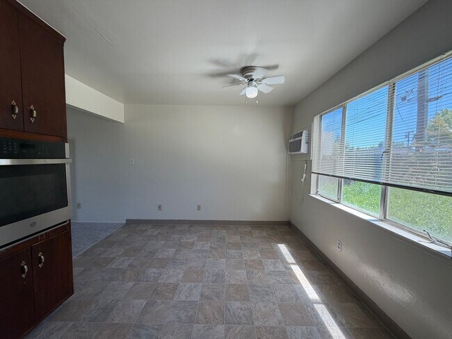 Building Photo - 2832 Sweet Way