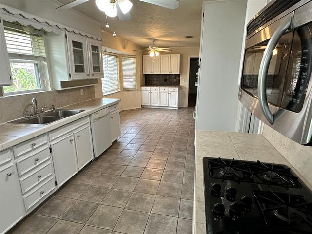 Building Photo - 502 Spring Willow Dr