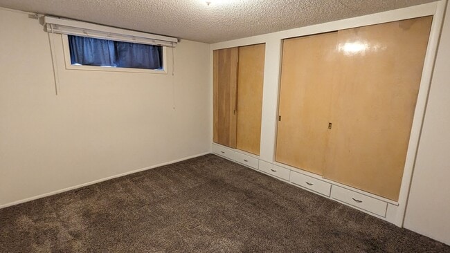 Building Photo - 590 S 700 W