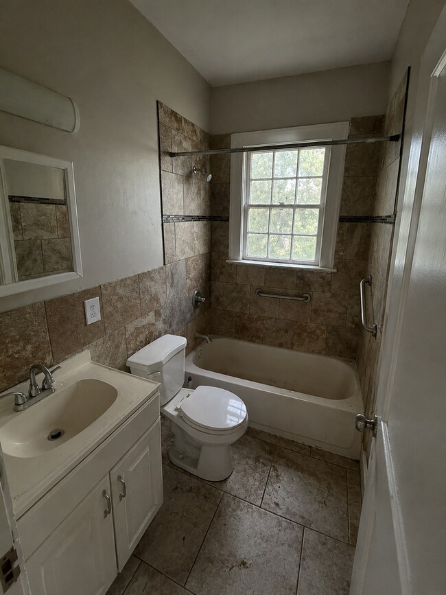 Building Photo - Beautiful 3-Bedroom Home in Convenient North Jackson Location