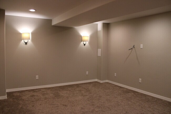 Building Photo - 5250 Corbett Dr