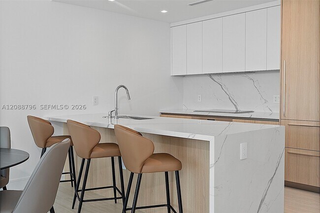 Building Photo - 2411 Laguna Cir