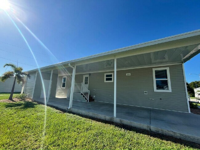 Building Photo - 427 Mongoose Ln