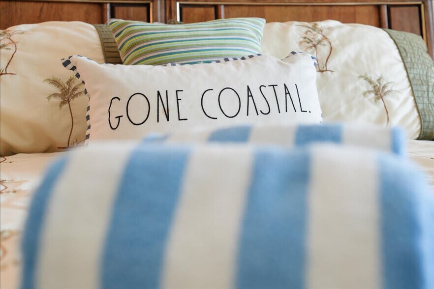 Building Photo - 8145 Jimmy Buffett Mem Hwy