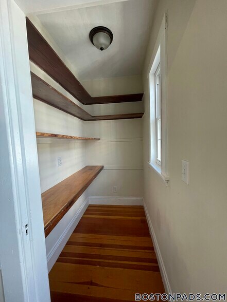 Building Photo - 44 Fairbanks St