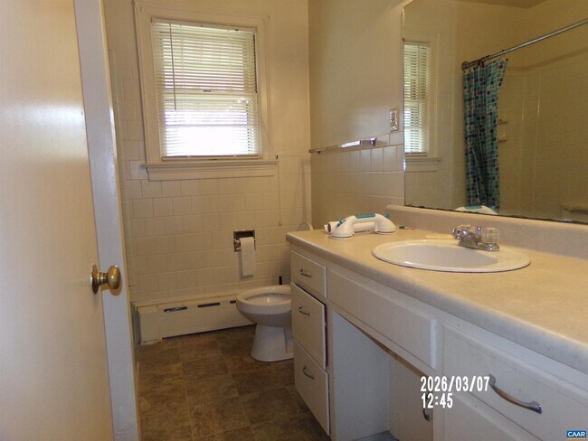 Building Photo - 127 Buckingham Cir