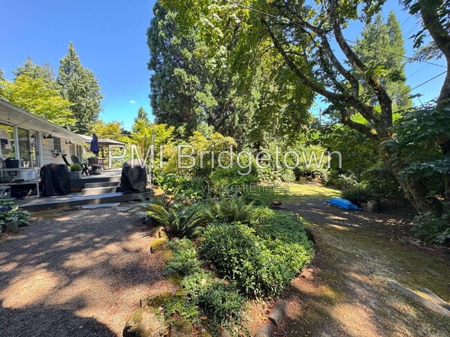 Building Photo - 9500 SW Ardenwood St