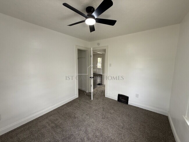 Building Photo - 778 Ravenswood St