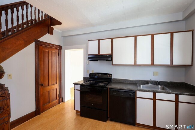 Building Photo - 24 Fairview St