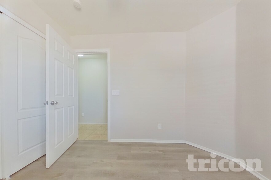 Building Photo - 2215 S 83rd Ln