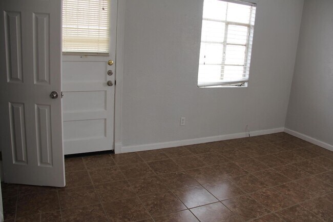 Building Photo - 8907 Old County Dr