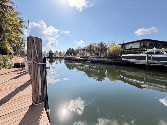 Building Photo - 3200 NE 165th St