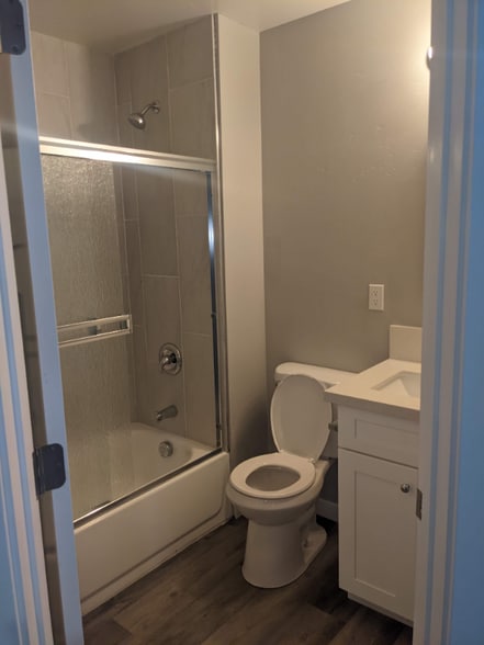 Building Photo - 2521 Victorian Alley