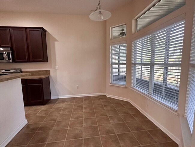 Building Photo - Large 3BD/2BA |Quiet Setting | Fenced Yard