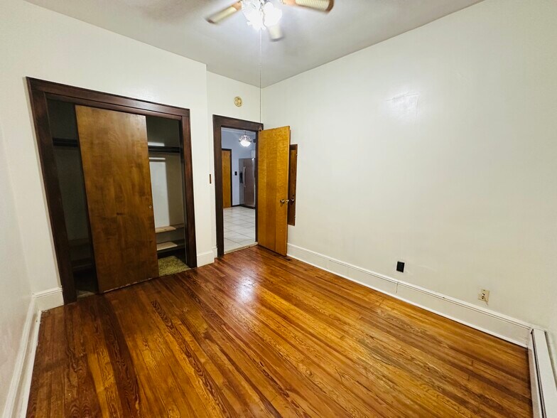 Building Photo - 127 Knapp Ave