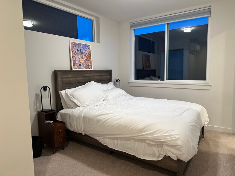 Building Photo - 152 21st Ave E