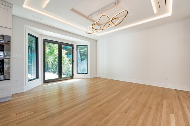 Building Photo - 611 W 49th St