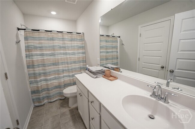 Building Photo - 109 Binscombe Ln