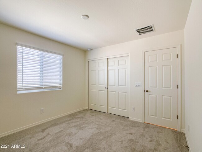 Building Photo - 8847 Fleetwood Ln