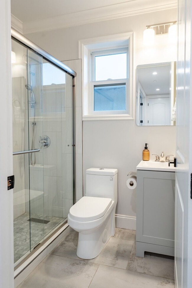 Building Photo - 2732 Fair Oaks Ave