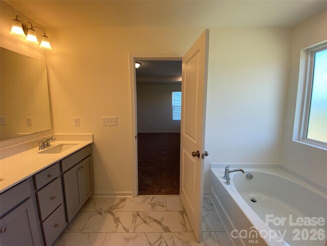 Building Photo - 1326 Harleston St