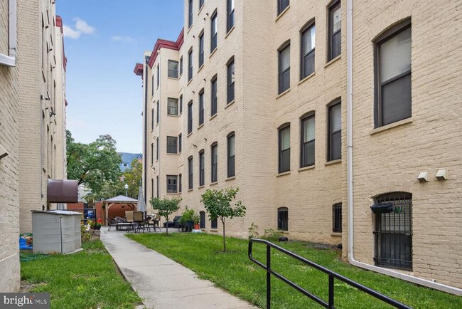 Building Photo - 1440 W St NW