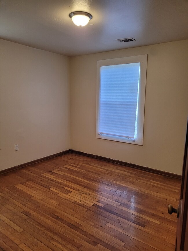 Building Photo - 4374 Monroe Ave