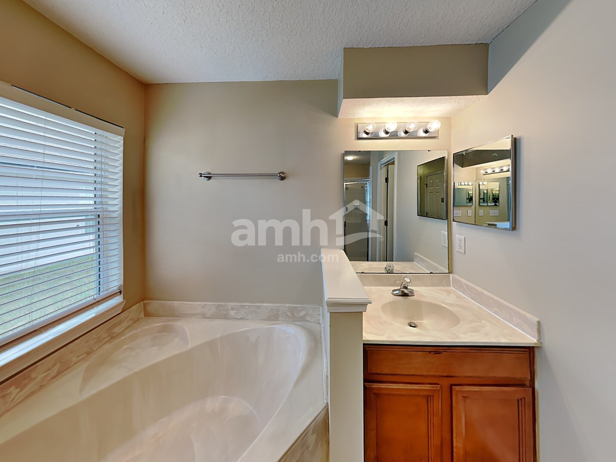 Building Photo - 14240 Sea Eagle Dr