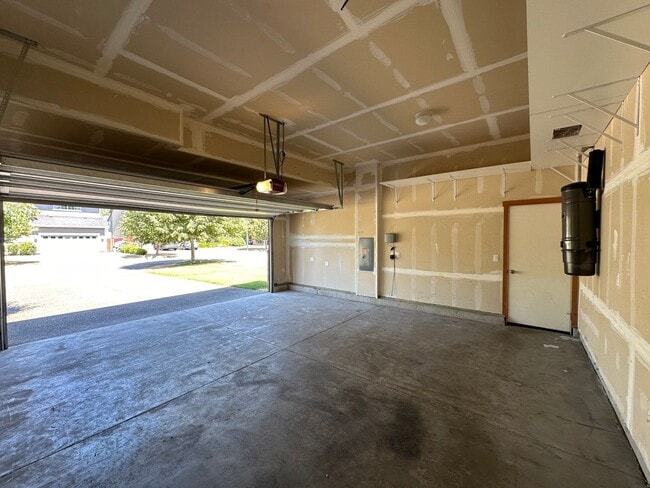 Building Photo - 1961 Nelson St