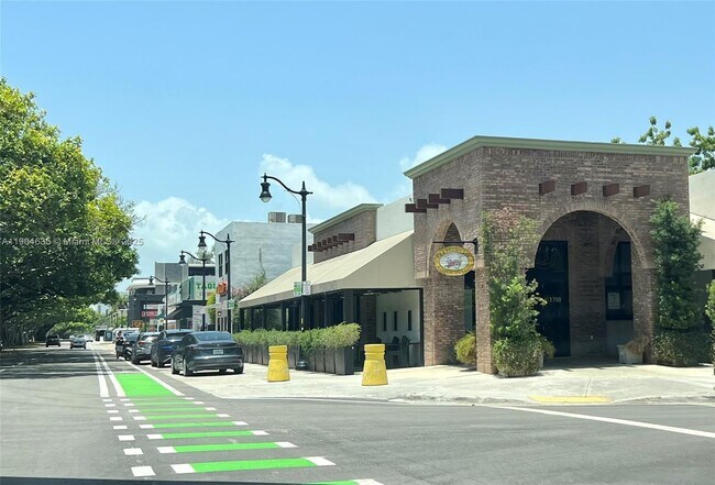 Building Photo - 1012 SW 4th Ave