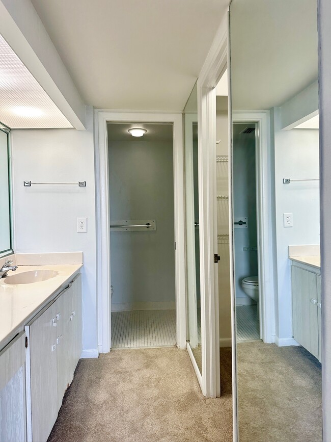 Building Photo - 2617 Cove Cay Dr