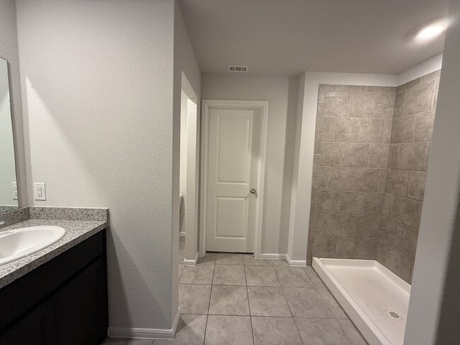 Building Photo - 10530 Ft Cibolo Trl