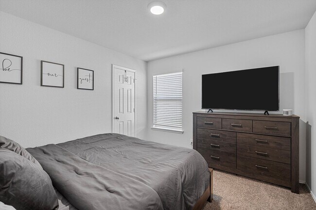Building Photo - 9705 Kensley Rose Dr