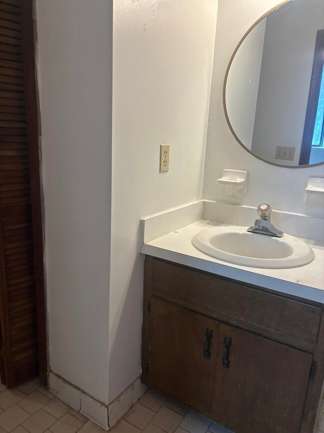 Building Photo - 307 Vantage Point Ln