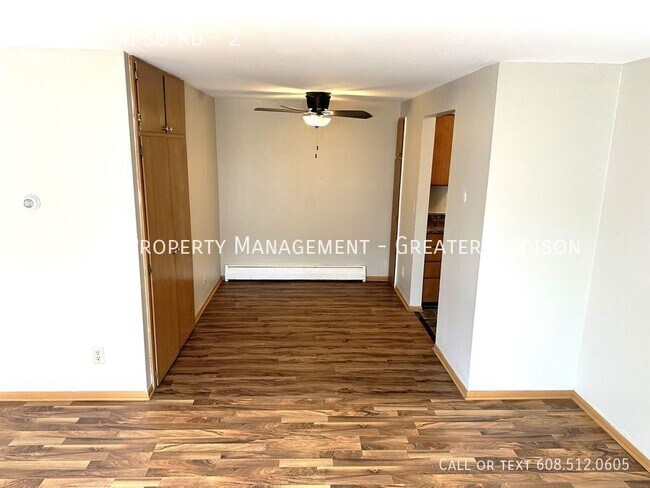 Building Photo - Awesome remodeled 2 bedroom apartment on M...