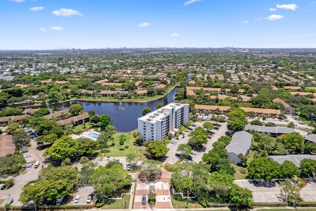 Building Photo - 1266 S Military Trail