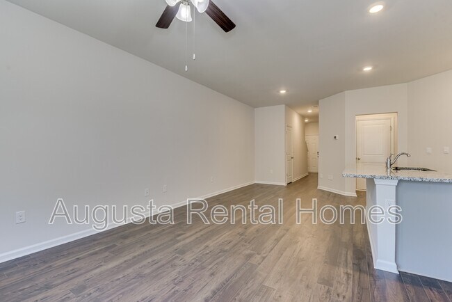 Building Photo - 818 Quaint Parish Cir