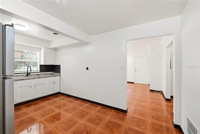 Building Photo - 808 S Ivey Ln