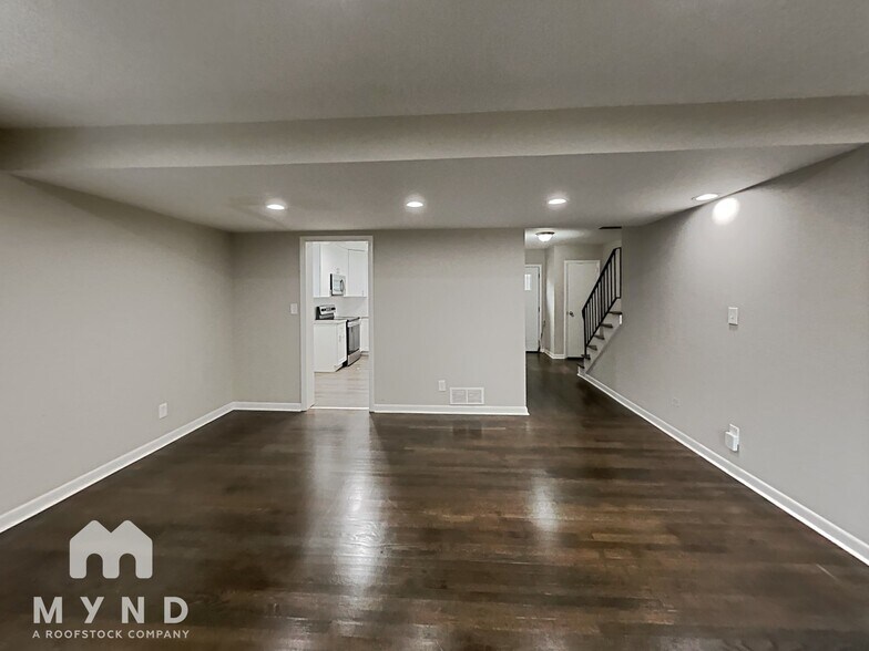 Building Photo - 1324 N Cliff Valley Way NE