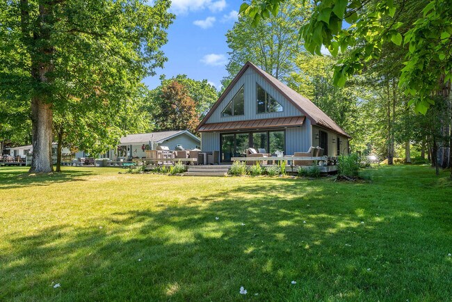 Building Photo - 8015 Aarwood Trail NW