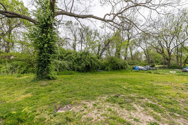 Building Photo - REMODELED 3 Bedroom | 2 Bathroom | 2 Car G...