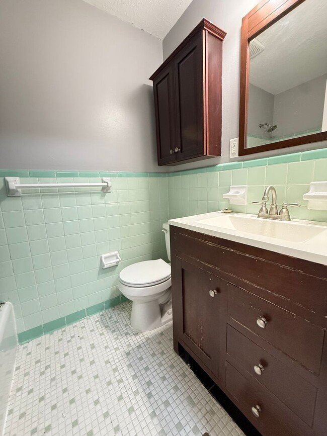 Building Photo - Charming 4-Bedroom Brick Ranch in Historic...