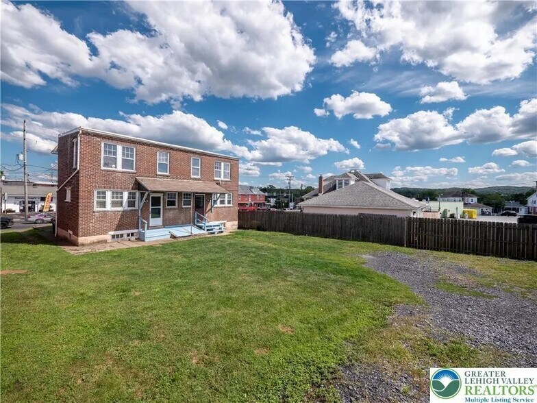 Backyard & Parking - 1051 S 25th St