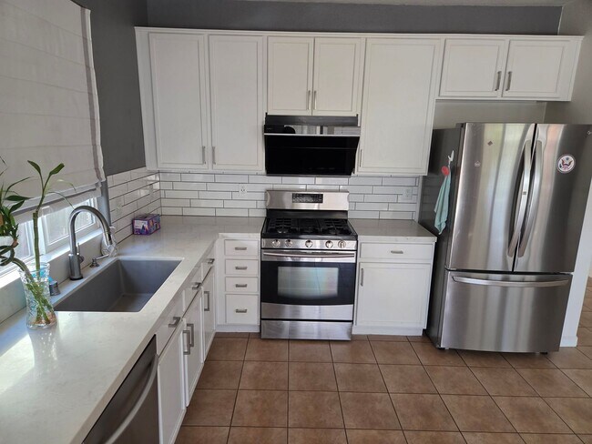 Building Photo - 3208 St Ann Way