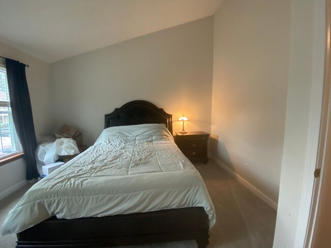Building Photo - Cozy 2B/2B Remodeled Town Home Just Minute...
