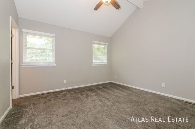 Building Photo - $500 off Move-In Costs and 4 WEEKS FREE RE...