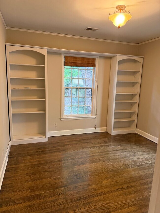Building Photo - 3 BR/1BA | Newly Renovated Single Family Home | 1-Car Garage Parking | Patio in backyard!
