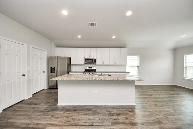 Building Photo - 20715 Southern Wds Blvd